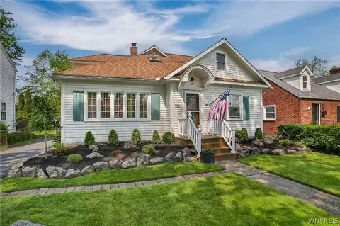 136 Burroughs Dr, Amherst, NY 14226
