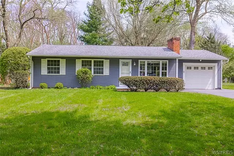 5 Cullens Run, Pittsford, NY 14534