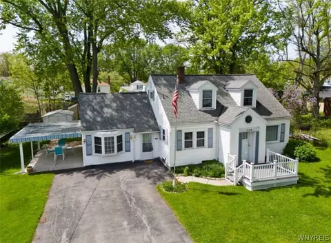 524 77th St, Niagara Falls, NY 14304