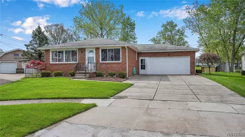 7 S Seine Dr, Cheektowaga, NY 14227