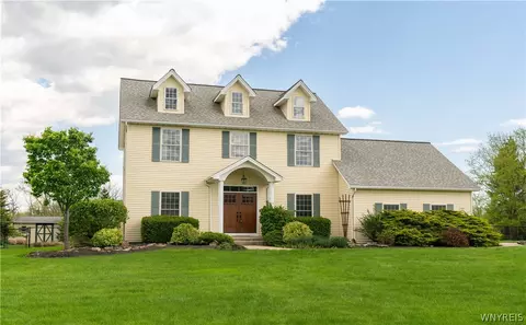 3923 Wildwing Dr, Wheatfield, NY 14120