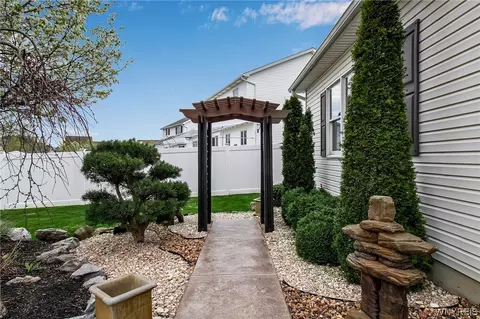 8 Cobblestone Ct, Lancaster, NY 14086 photo 44