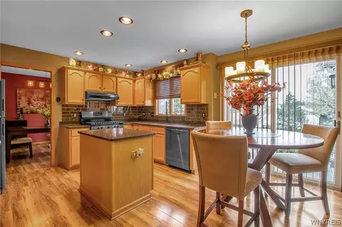 8 Cobblestone Ct, Lancaster, NY 14086 photo 8
