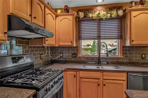 8 Cobblestone Ct, Lancaster, NY 14086 photo 11