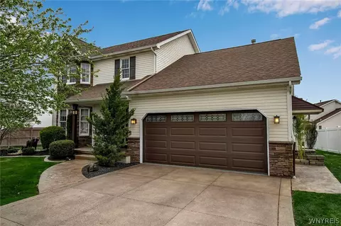 8 Cobblestone Ct, Lancaster, NY 14086 photo 3
