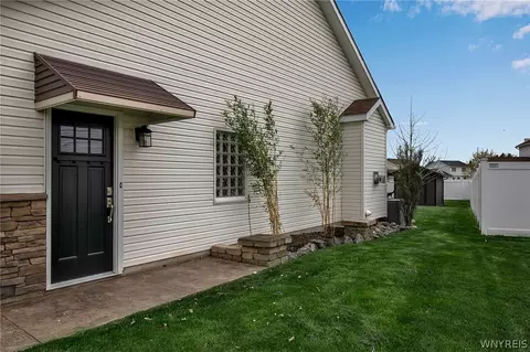 8 Cobblestone Ct, Lancaster, NY 14086 photo 4