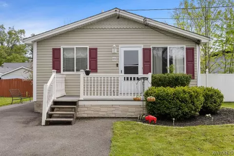 953 Wayne Ave, North Tonawanda, NY 14120