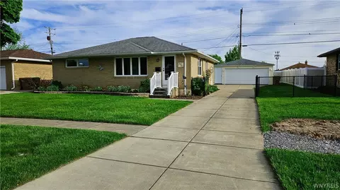 61 Diane Dr, Cheektowaga, NY 14225