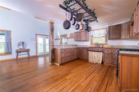 2463 Brown Rd, Pembroke, NY 14036 photo 7