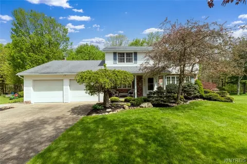5567 James Dr, Hamburg, NY 14075