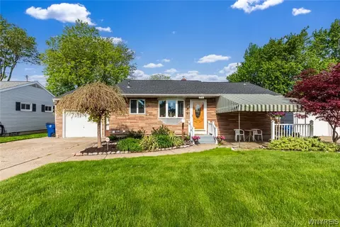 86 Rosemont Dr, Amherst, NY 14226
