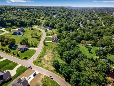 4920 Big Vista Dr, Lewiston, NY 14092