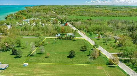 3059 W Lake Rd, Wilson, NY 14172