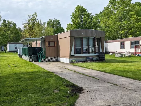 99 Bush Gdns, Alden, NY 14004