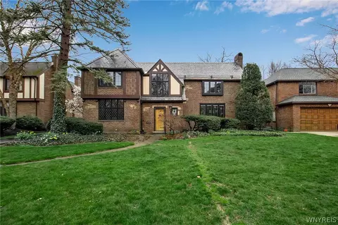 85 Greenaway Rd, Amherst, NY 14226