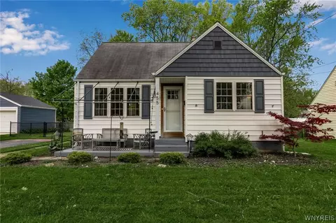 455 N 8th St, Lewiston, NY 14092