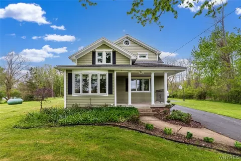7340 Salt Rd, Clarence Center, NY 14032