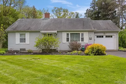 966 Escarpment Dr, Lewiston, NY 14092