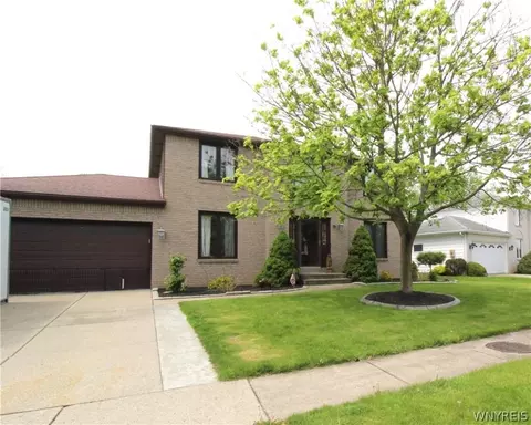 9 Constitution Ave, West Seneca, NY 14224