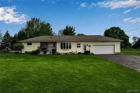 4097 Saunders Settlement Rd, Cambria, NY 14132