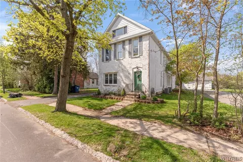 54 Argyle Ave, Amherst, NY 14226