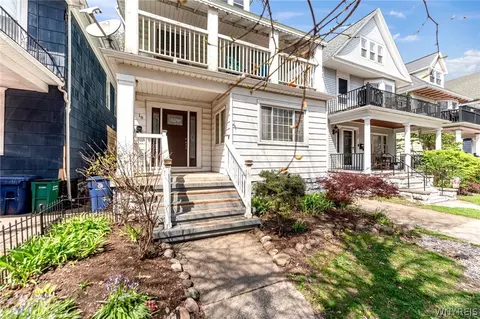 18 Russell St, Buffalo, NY 14214