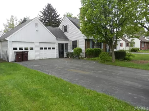 3011 Schoolview Rd, Eden, NY 14057