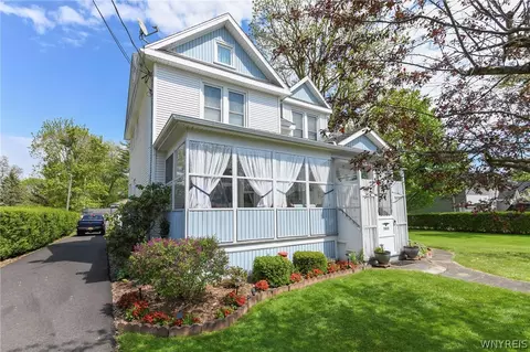 5823 West St, Sanborn, NY 14132