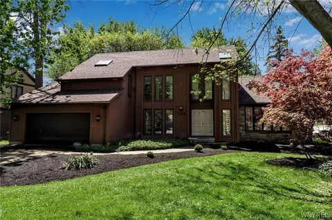 284 Forestview Dr, Amherst, NY 14221