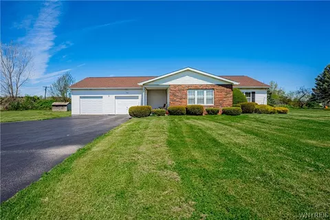 5533 W Lake Rd, Burt, NY 14028