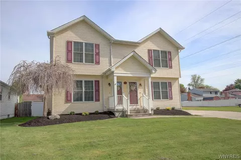 936 Castlebar Dr, North Tonawanda, NY 14120