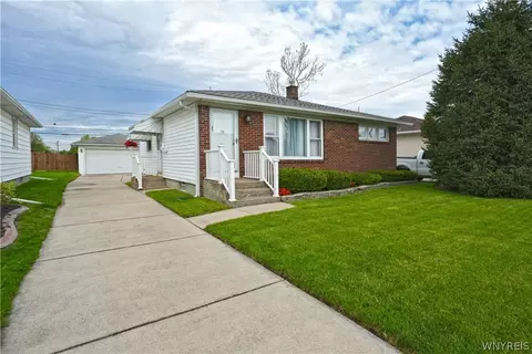 26 Edmund St, Cheektowaga, NY 14227