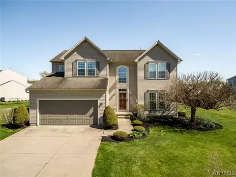 6847 Amanda Ln, Lockport, NY 14094