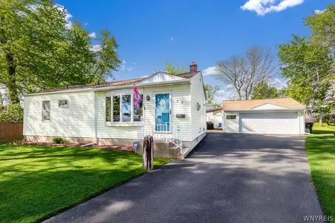 72 Mosher Dr, Tonawanda, NY 14150
