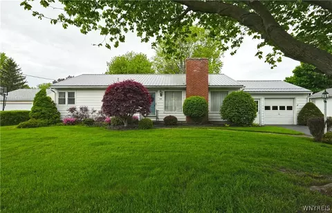 99 Sunset Dr, Hamburg, NY 14075