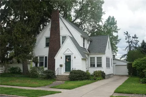 110 Windermere Rd, Lockport, NY 14094