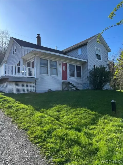 11009 Beechtree Rd, Ashford, NY 14171