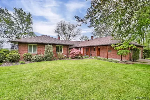 2006 Wildwood Pkwy, Wheatfield, NY 14304