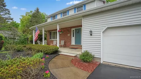 67 Pinewood Dr, Springville, NY 14141