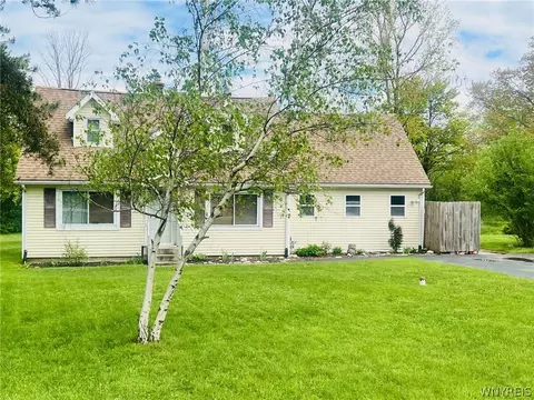 2940 Cloverbank Rd, Hamburg, NY 14075