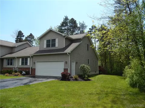1605 Old Manor Dr, Evans, NY 14047