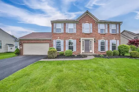 240 Oakridge Rd, Grand Island, NY 14072