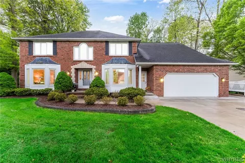 17 Boundbrook Ct, East Amherst, NY 14051