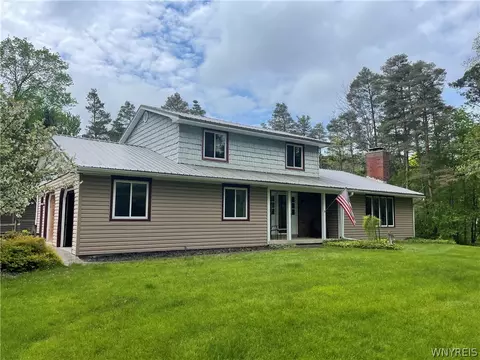 1505 Emery Rd, Aurora, NY 14052