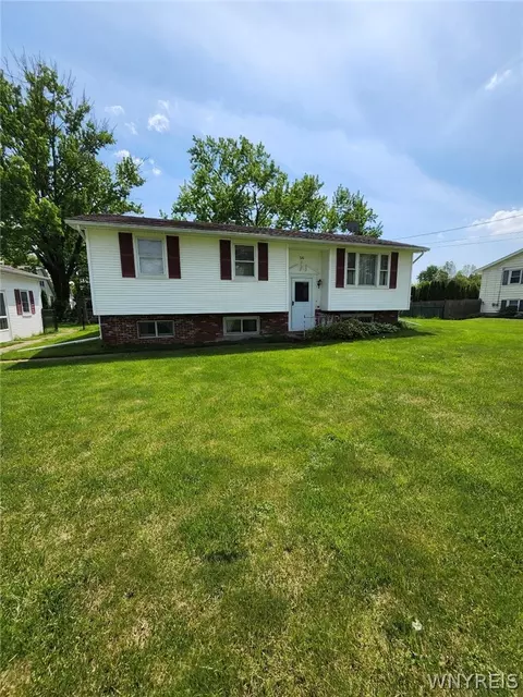 56 Pennsylvania Ave, Lockport, NY 14094