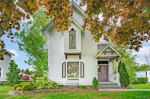 615 Lake St, Wilson, NY 14172