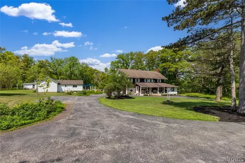 5401 Old Lake Shore Rd, Lake View, NY 14085