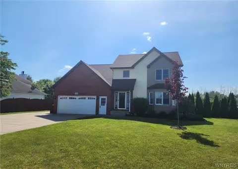 3473 Stevenson Ct, Wheatfield, NY 14120
