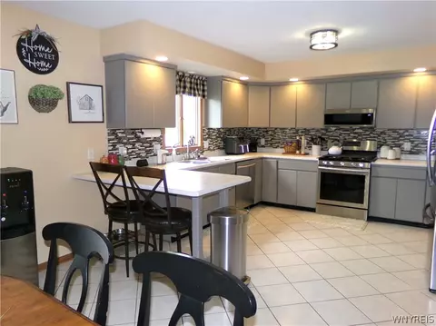 3473 Stevenson Ct, Wheatfield, NY 14120 photo 6