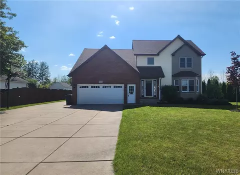 3473 Stevenson Ct, Wheatfield, NY 14120 photo 3